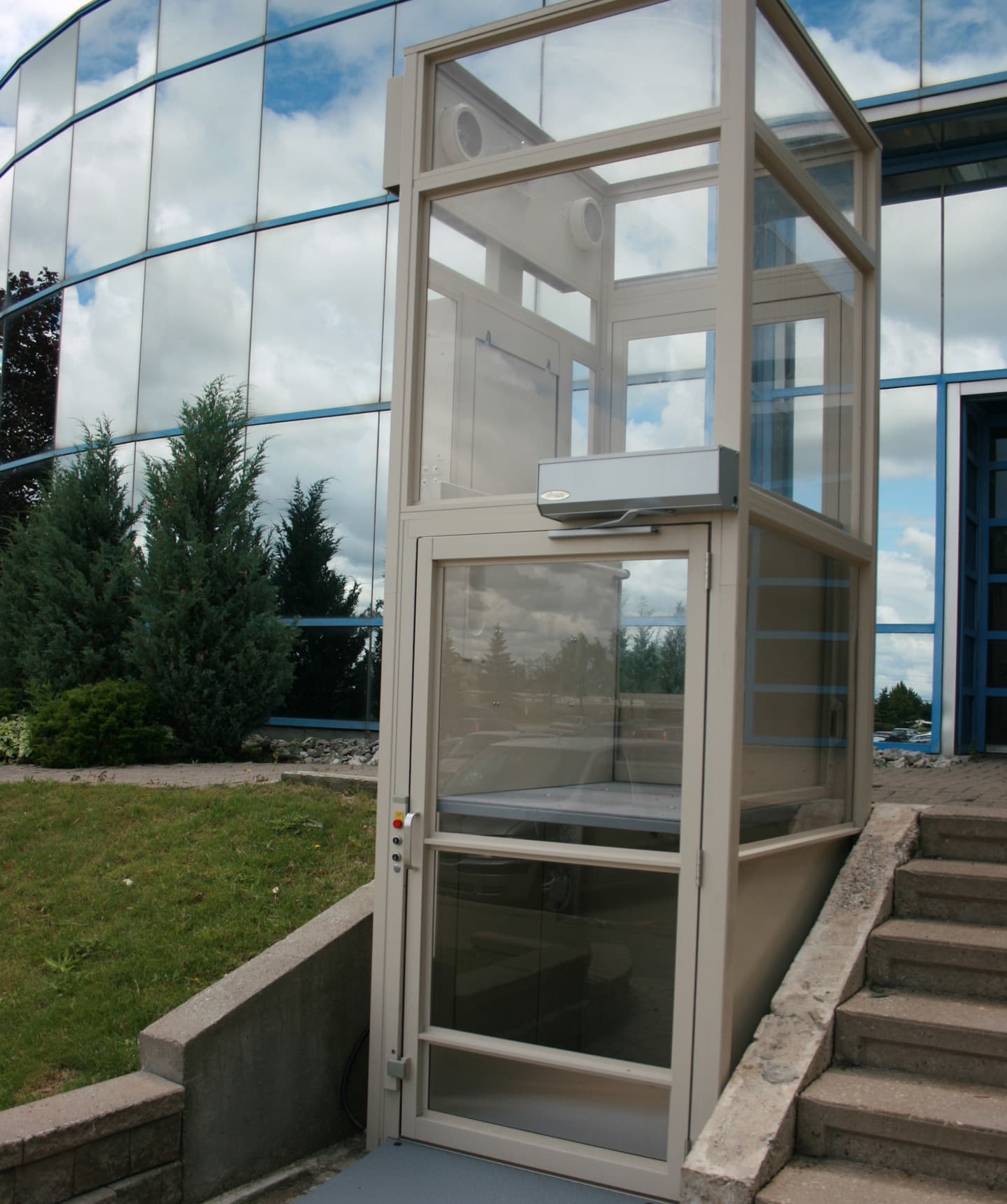 V-1504 enclosed wheelchair lift | Savaria Accessibility Products